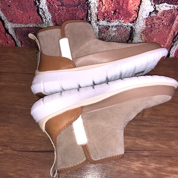 Cole Haan womens Generation Zerogrand Water Resistant Bootie size 5 B New - Picture 11 of 12
